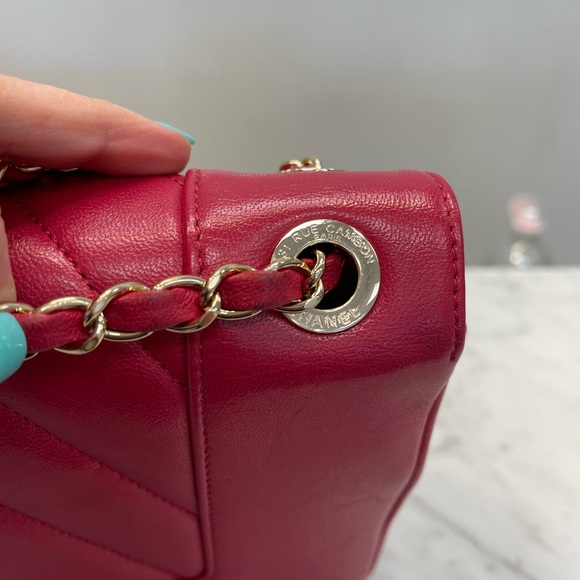 ❌❌SOLD on another site❌❌ Chanel Vintage Mademoiselle Flap bag in deep pink - Picture 9 of 13